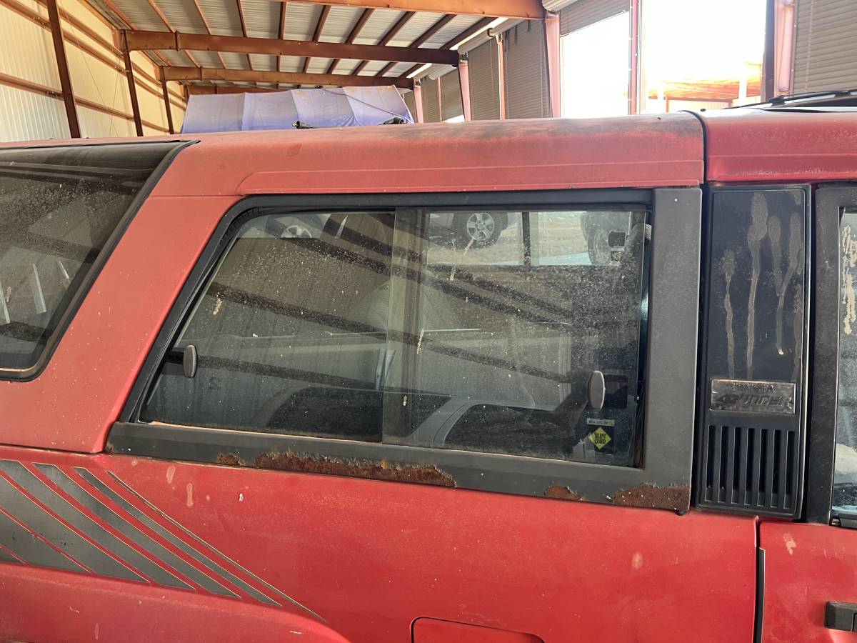 Toyota-4-runner-sr5-1988-red-16