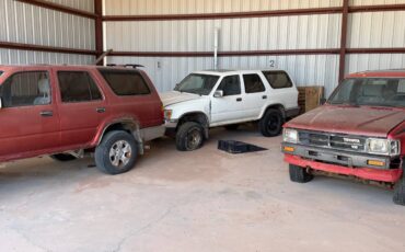 Toyota-4-runner-sr5-1988-red-22