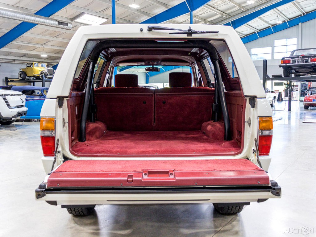 Toyota-4Runner-1988-SUV-17