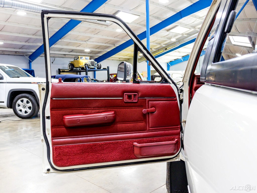 Toyota-4Runner-1988-SUV-21