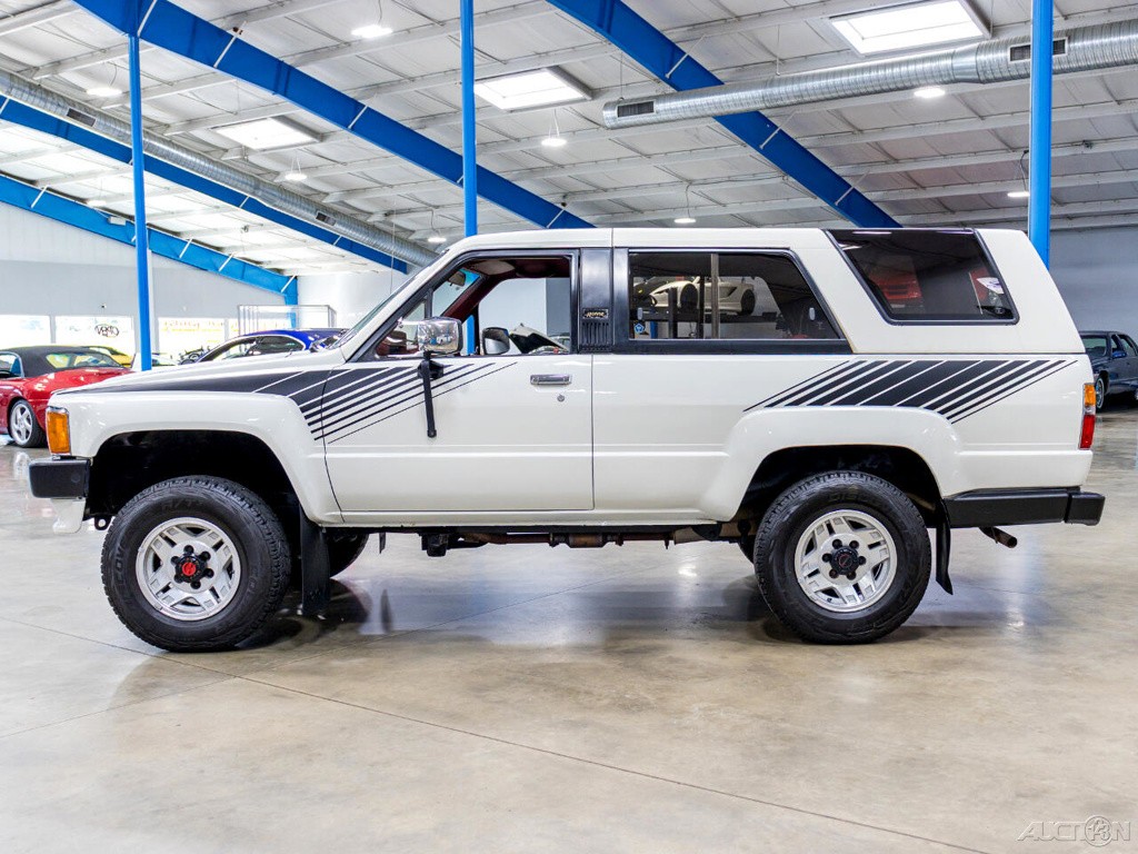 Toyota-4Runner-1988-SUV-3