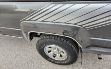 Toyota-4runner-1987-grey-3