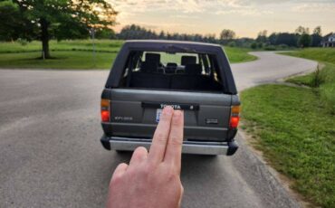 Toyota-4runner-1987-grey-4