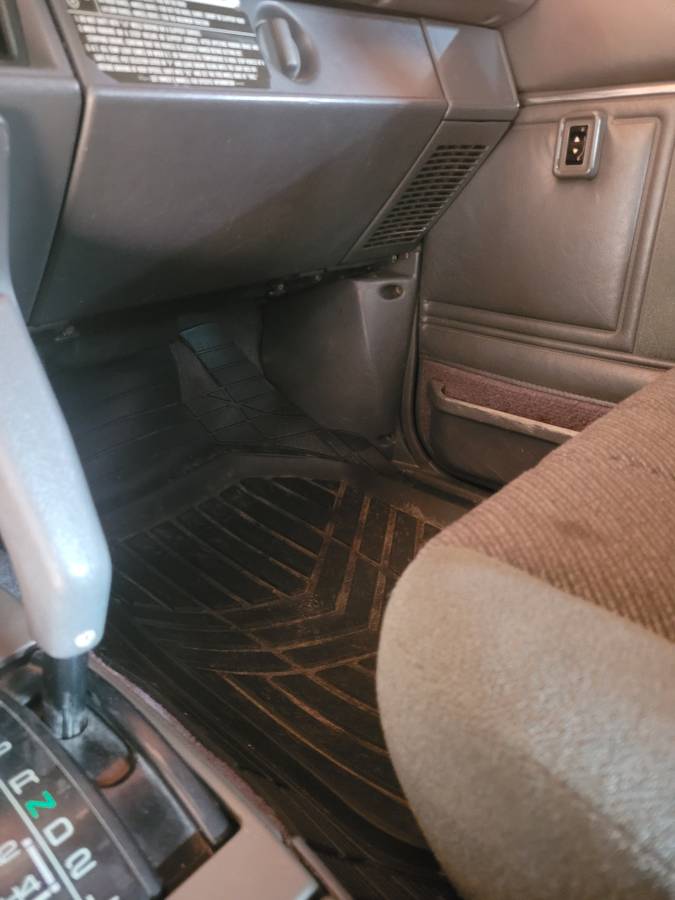 Toyota-4runner-1987-grey-8
