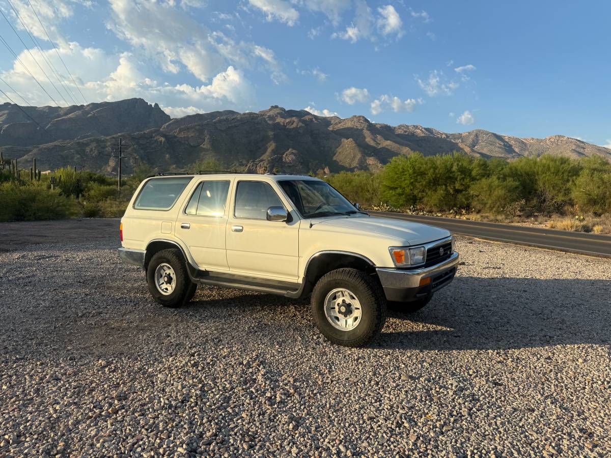 Toyota-4runner-1992-white-11