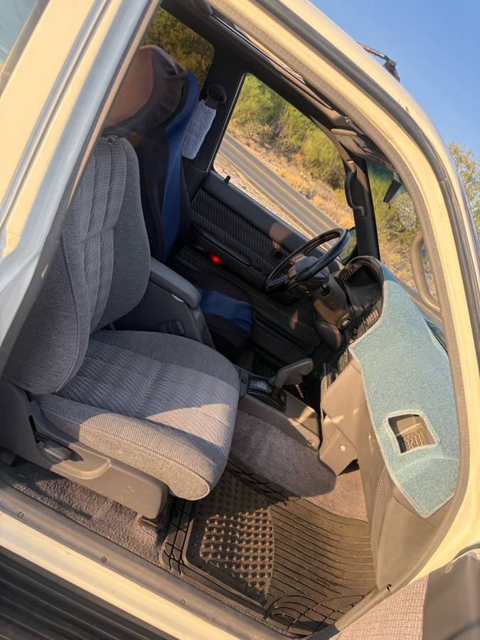 Toyota-4runner-1992-white-16
