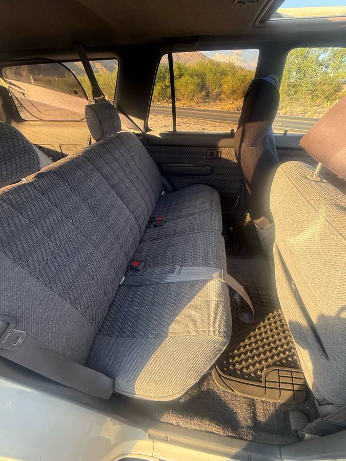 Toyota-4runner-1992-white-19