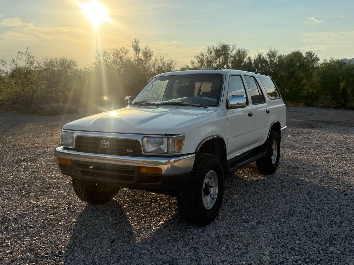 Toyota-4runner-1992-white-9