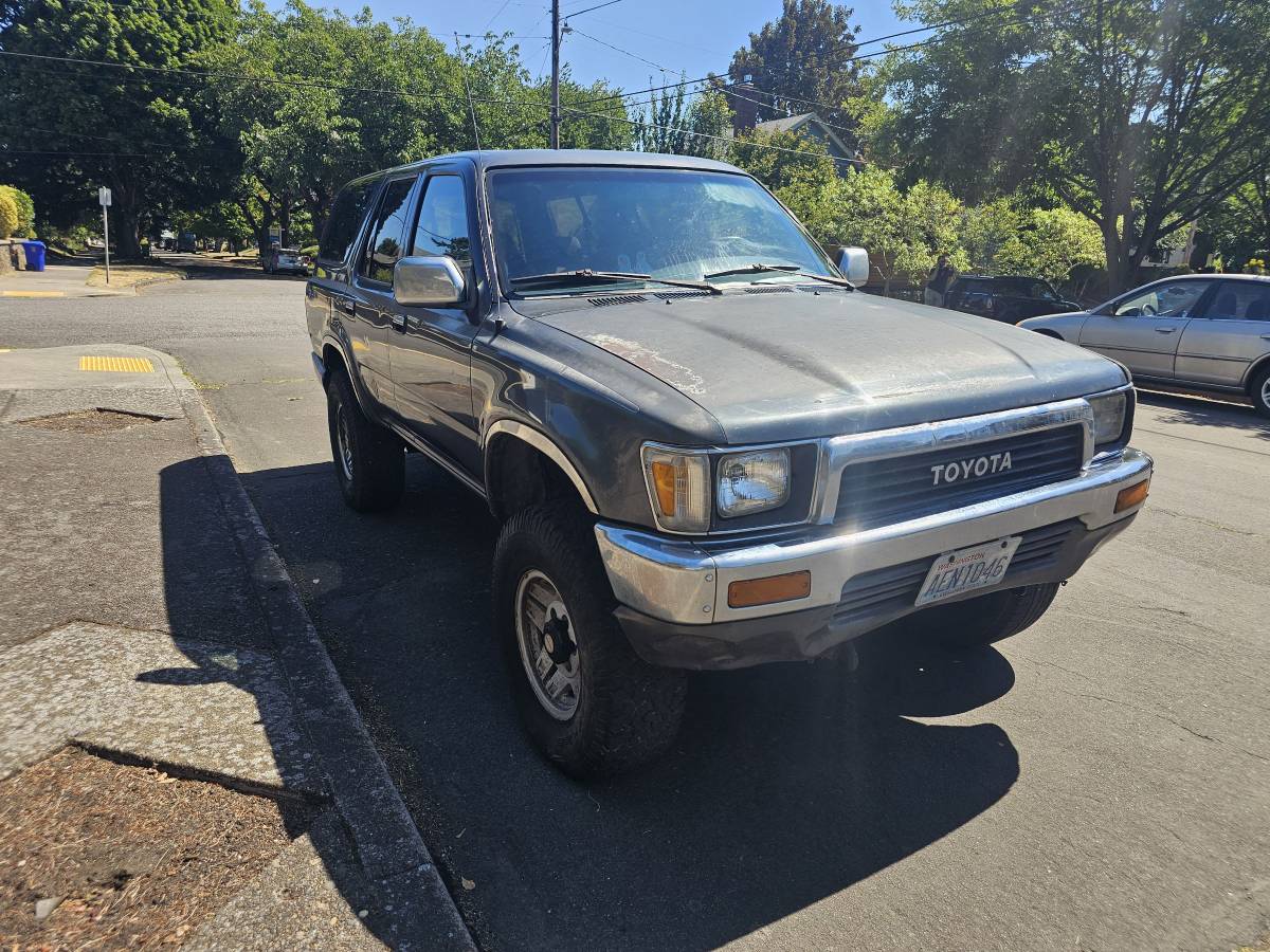 Toyota-4runner-4wd-1990-grey-10