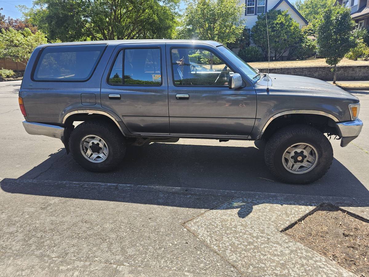 Toyota-4runner-4wd-1990-grey-2