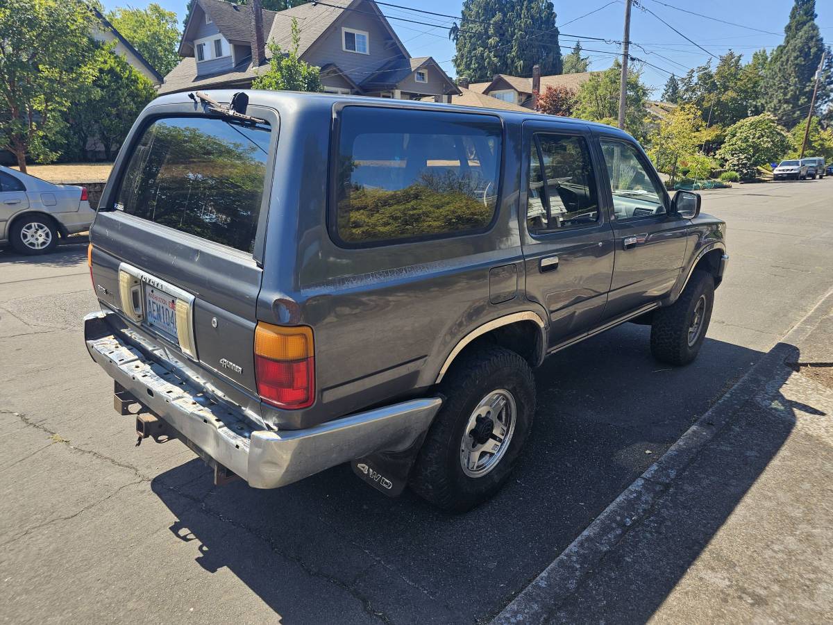 Toyota-4runner-4wd-1990-grey-3
