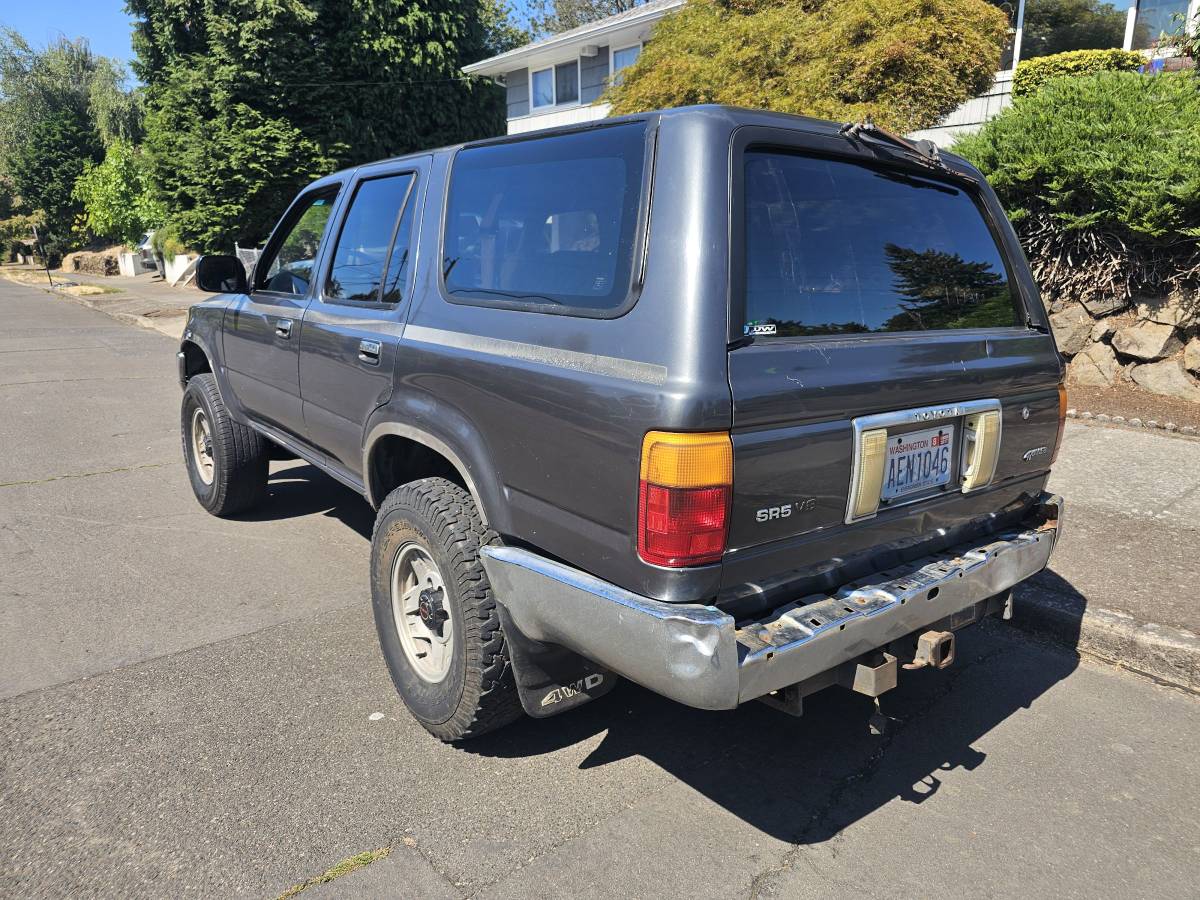 Toyota-4runner-4wd-1990-grey-4