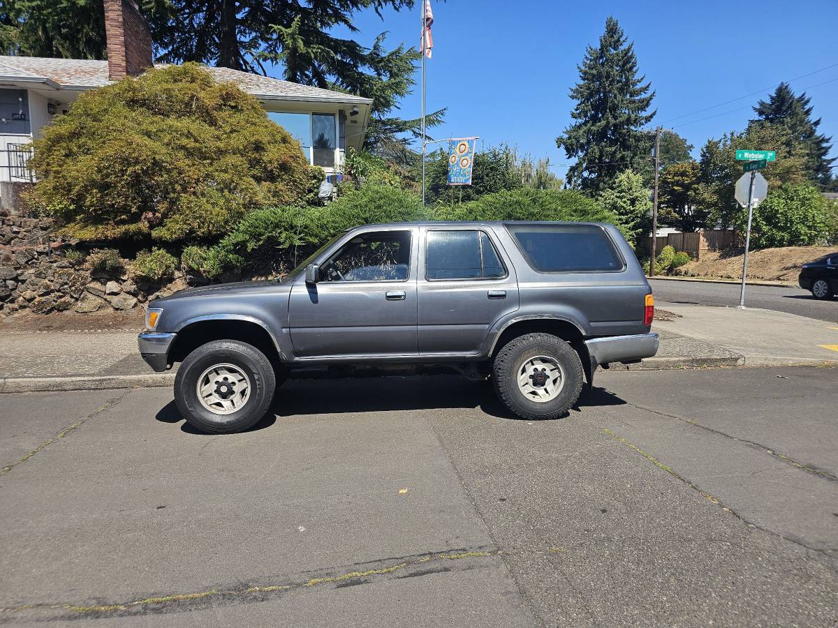 Toyota-4runner-4wd-1990-grey-8