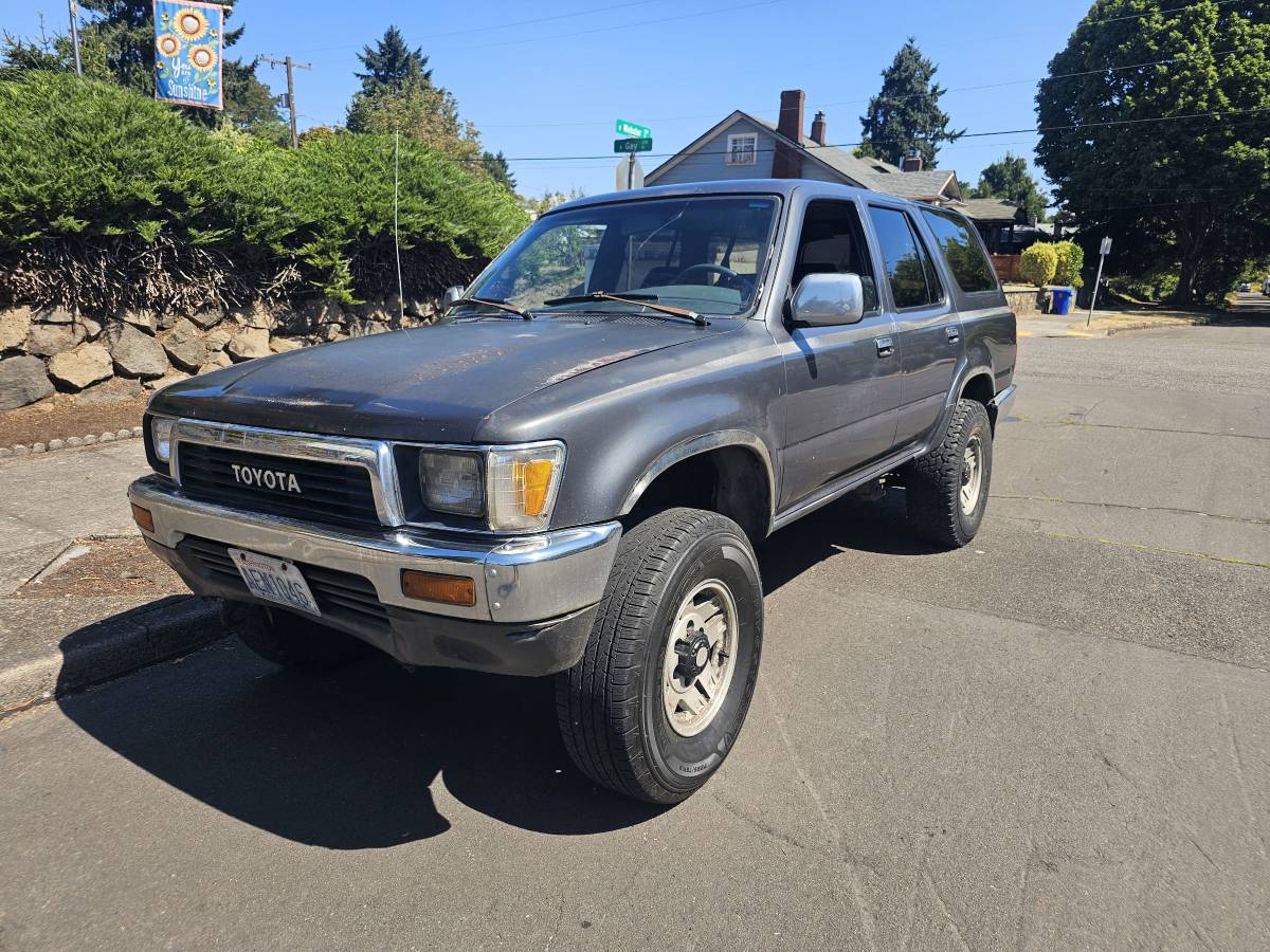 Toyota-4runner-4wd-1990-grey-9