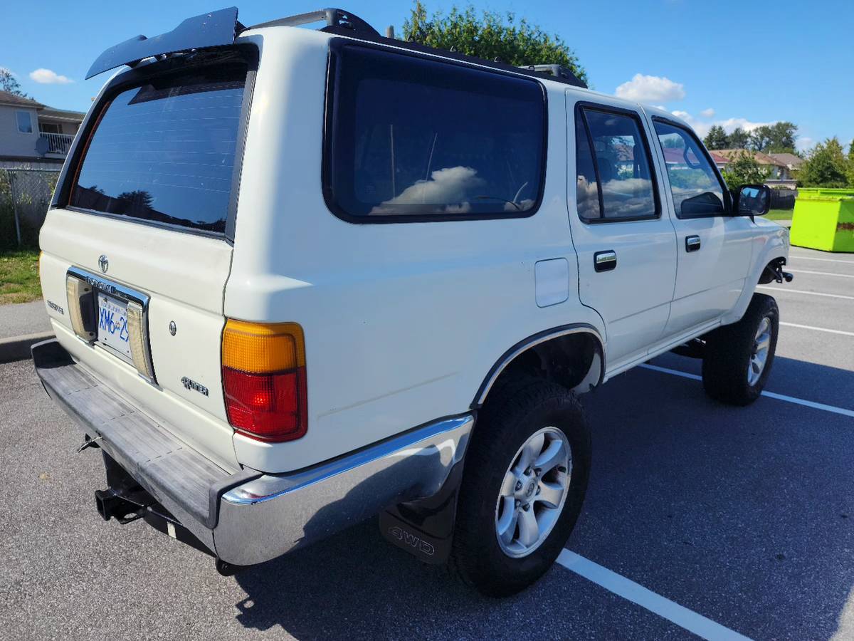 Toyota-4runner-4x4-sr5-v6-1995-white-2