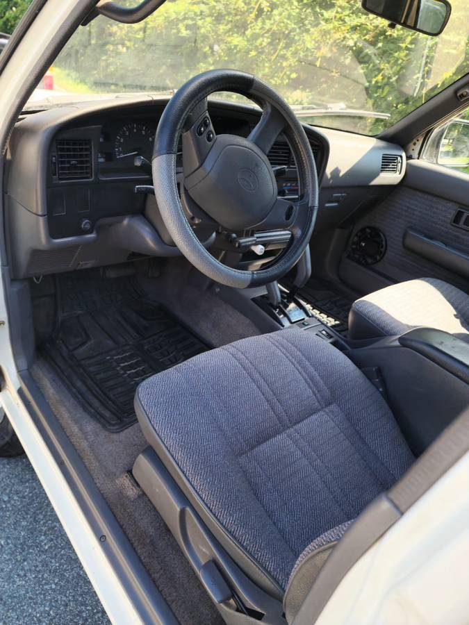 Toyota-4runner-4x4-sr5-v6-1995-white-5
