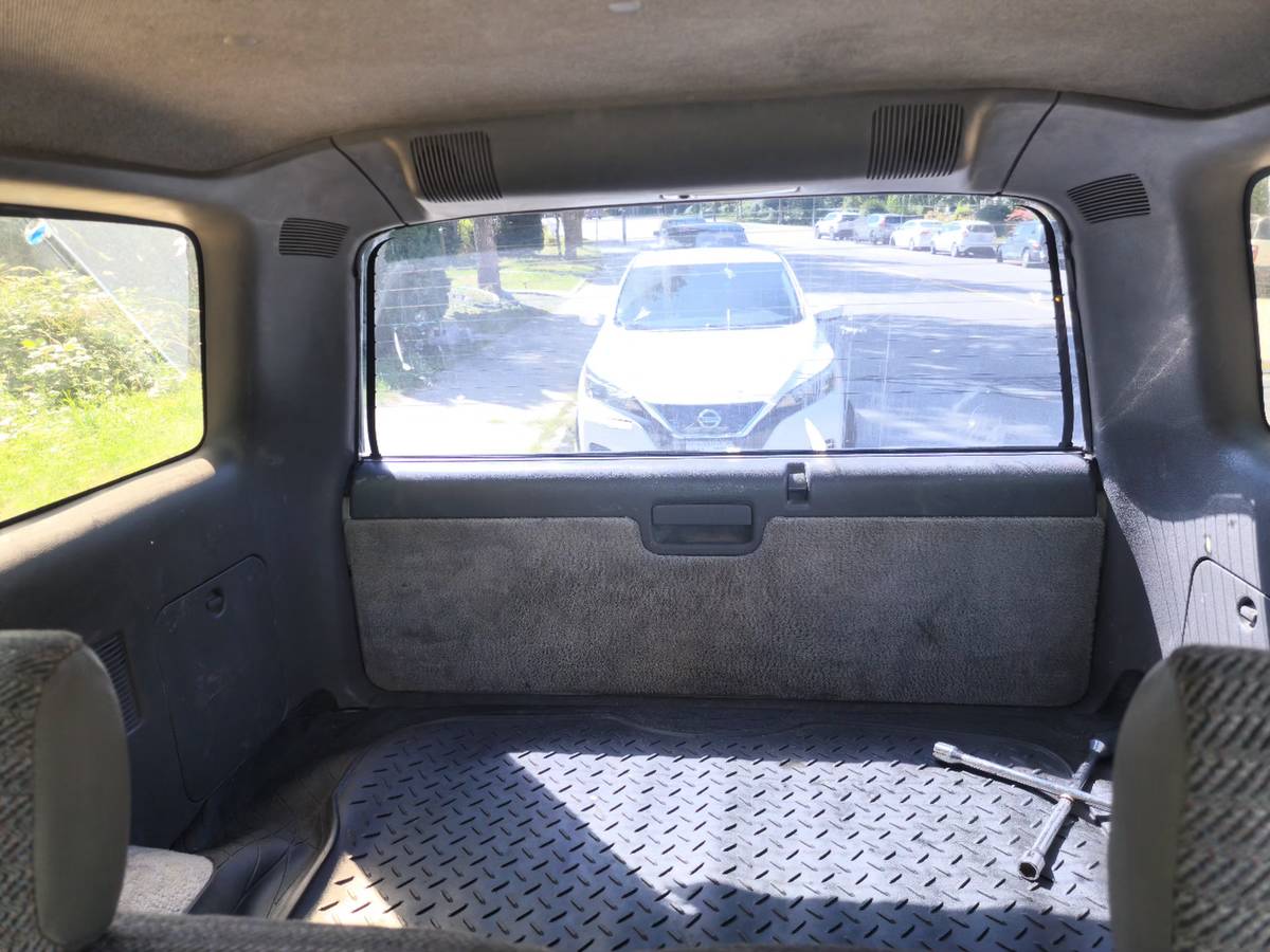 Toyota-4runner-4x4-sr5-v6-1995-white-6
