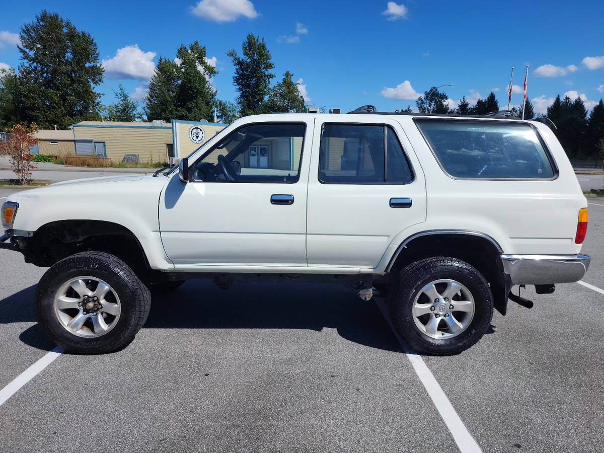 Toyota-4runner-4x4-sr5-v6-1995-white-9