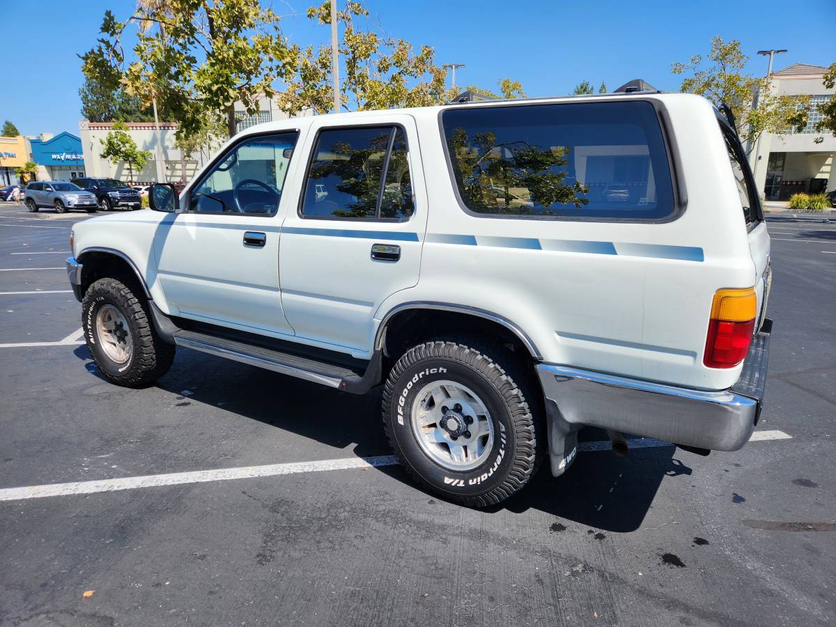 Toyota-4runner-sr5-1992-white-1