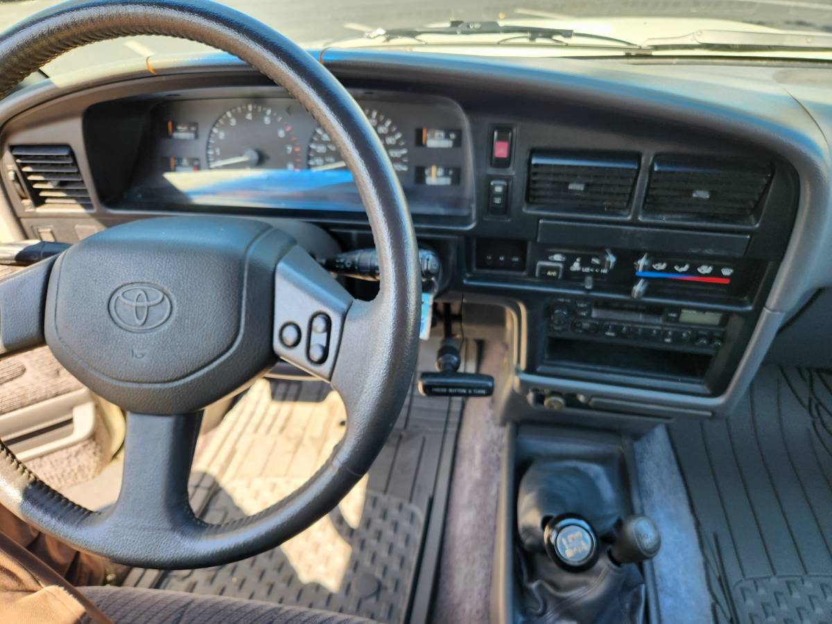 Toyota-4runner-sr5-1992-white-11