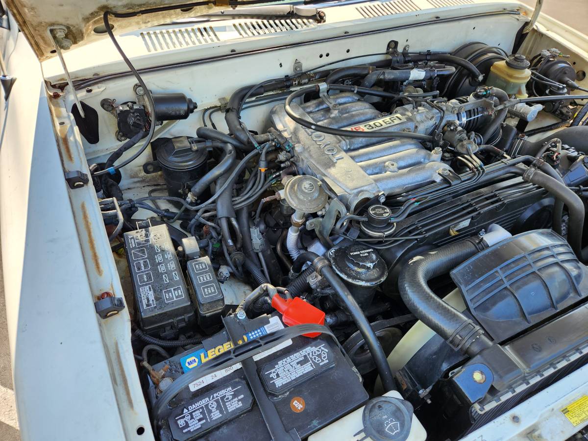 Toyota-4runner-sr5-1992-white-13