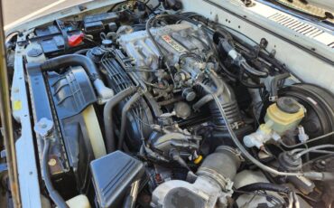 Toyota-4runner-sr5-1992-white-15