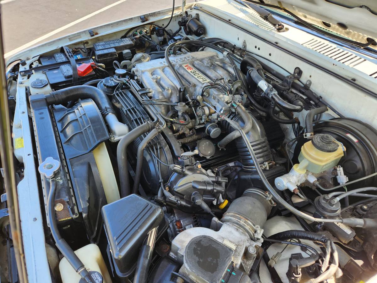 Toyota-4runner-sr5-1992-white-15