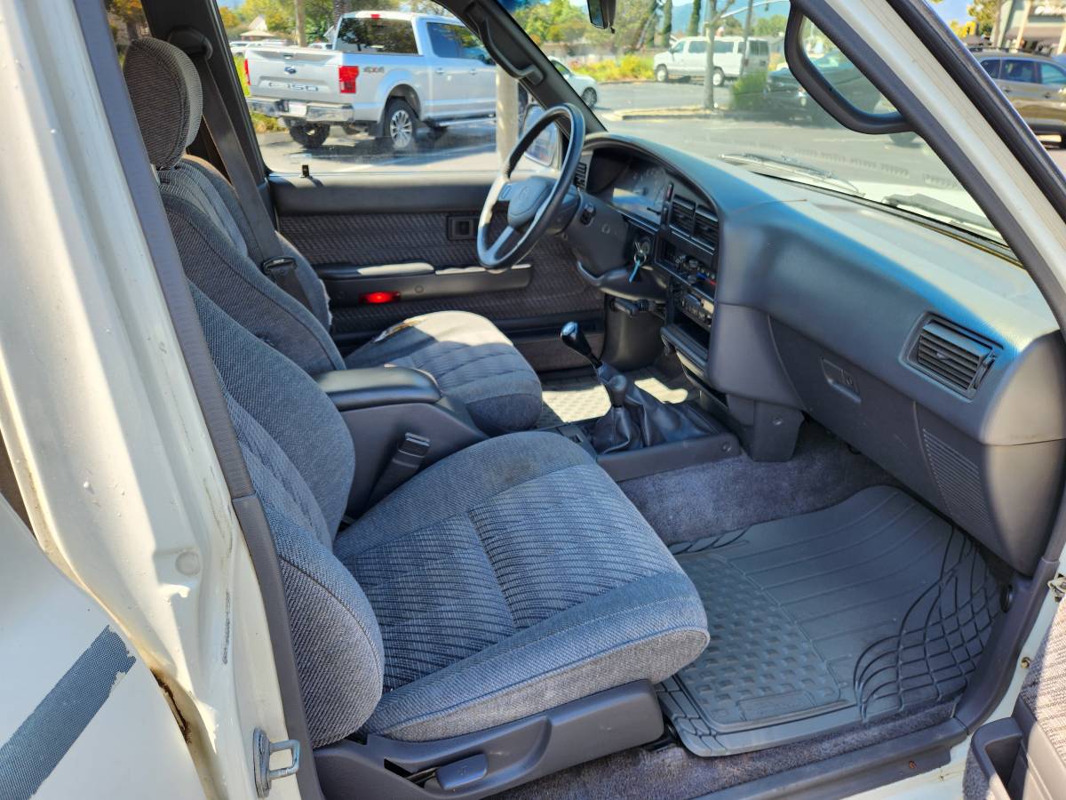 Toyota-4runner-sr5-1992-white-3