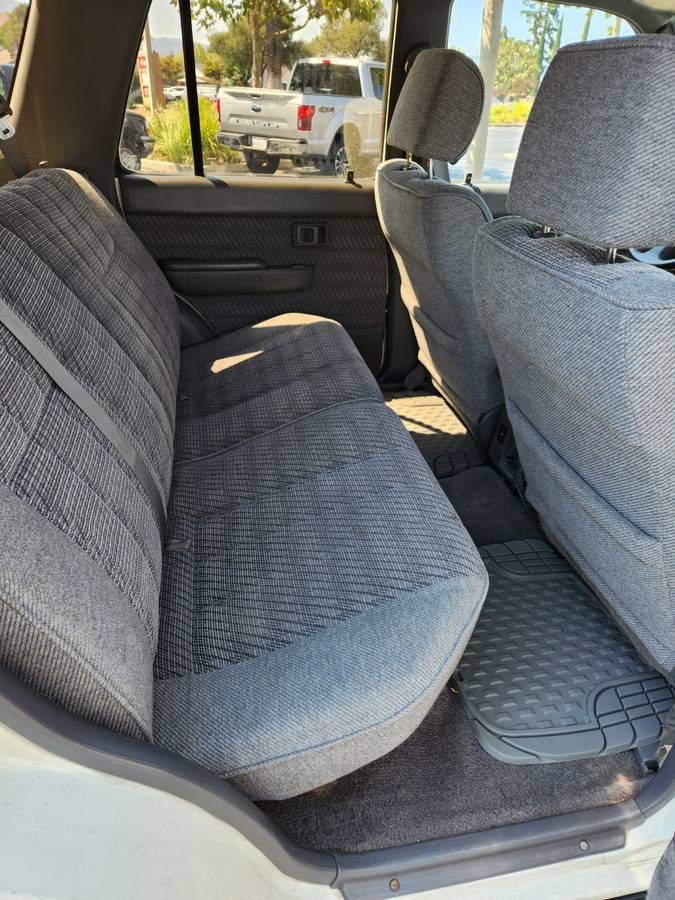 Toyota-4runner-sr5-1992-white-4