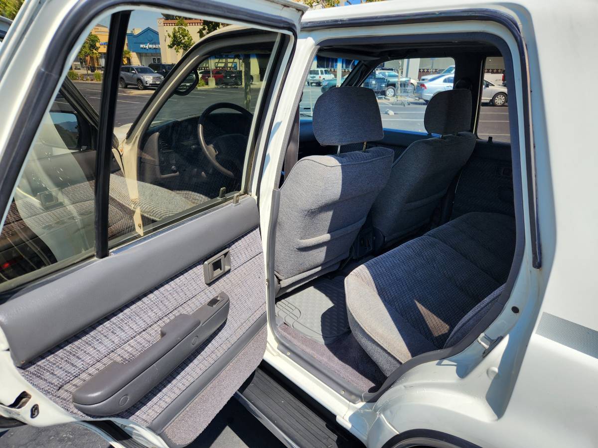 Toyota-4runner-sr5-1992-white-7
