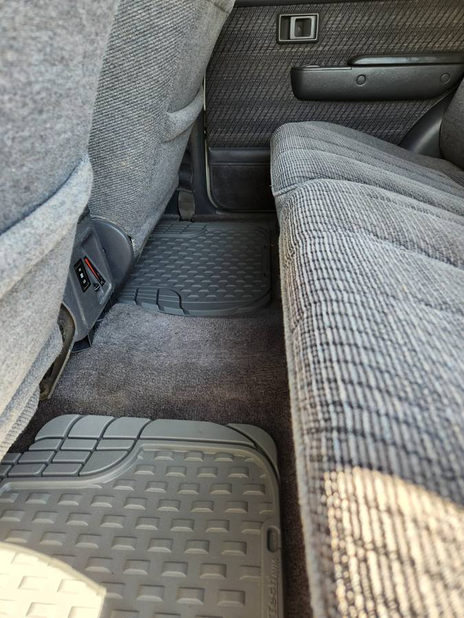 Toyota-4runner-sr5-1992-white-9