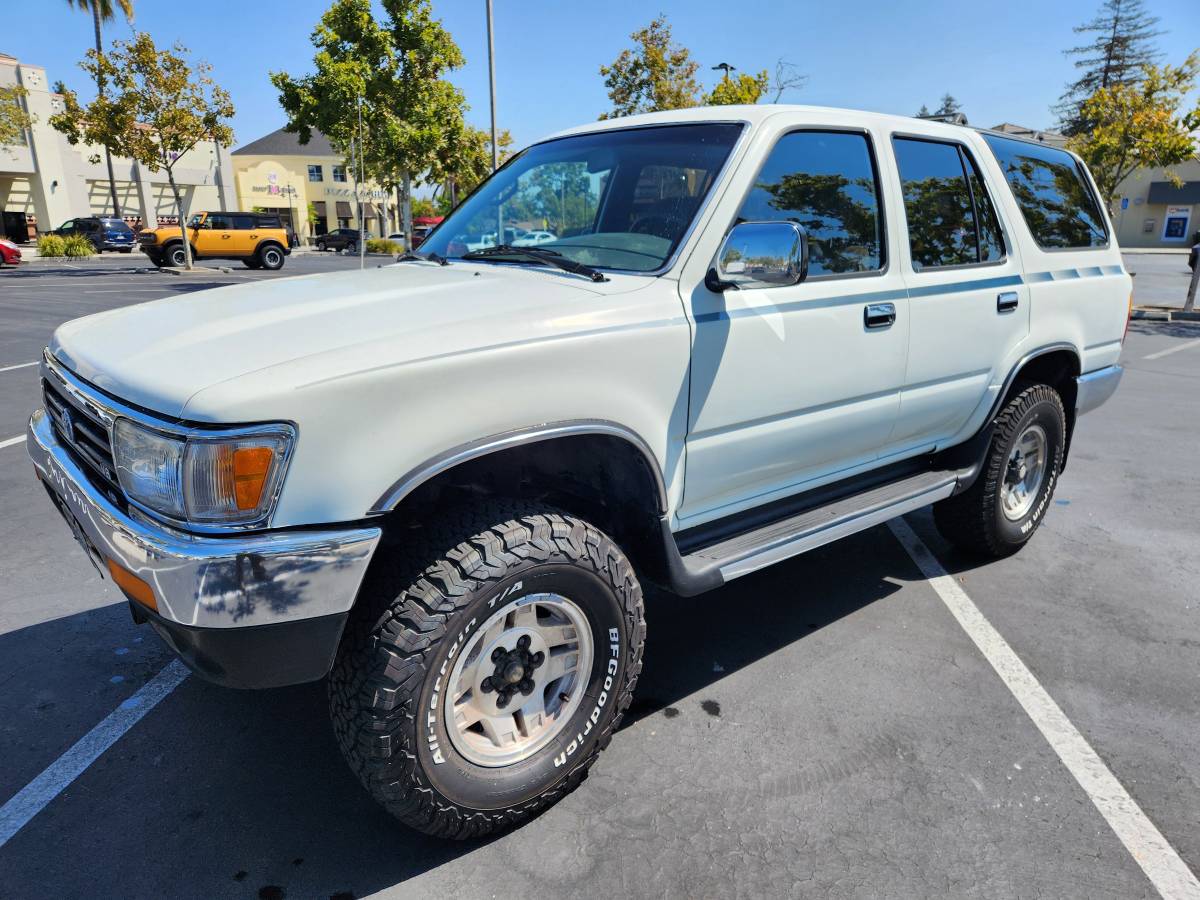 Toyota-4runner-sr5-1992-white