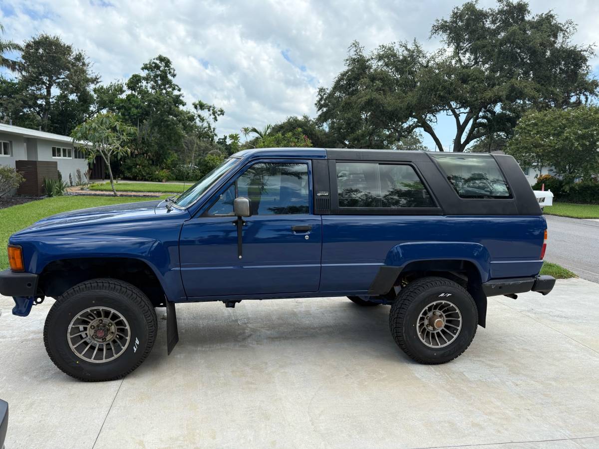 Toyota-4runner-sr5-4x4-1986-blue-1