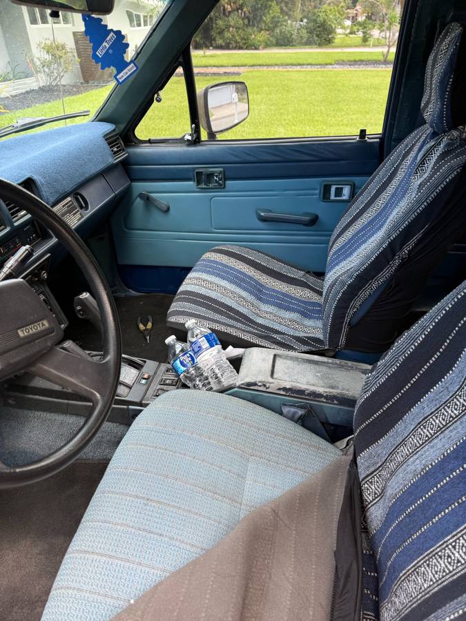 Toyota-4runner-sr5-4x4-1986-blue-19
