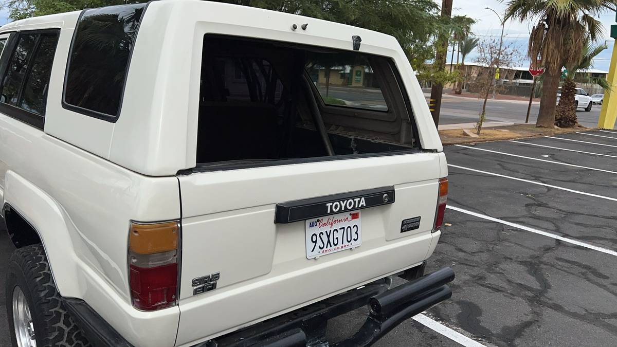 Toyota-4runner-sr5-4x4-1986-white-1