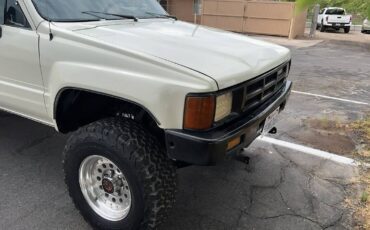 Toyota-4runner-sr5-4x4-1986-white-3
