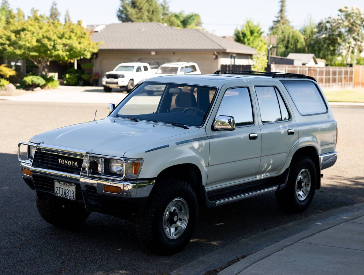 Toyota-4runner-sr5-4x4-1990-white-1