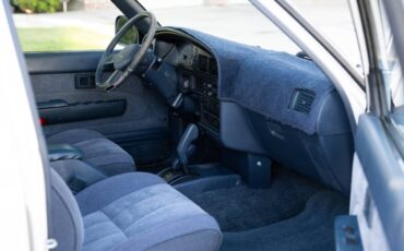 Toyota-4runner-sr5-4x4-1990-white-14