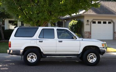 Toyota-4runner-sr5-4x4-1990-white-2