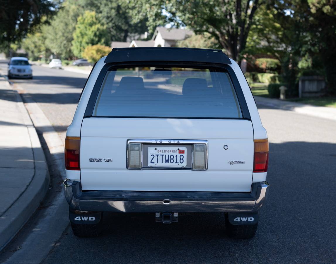 Toyota-4runner-sr5-4x4-1990-white-3