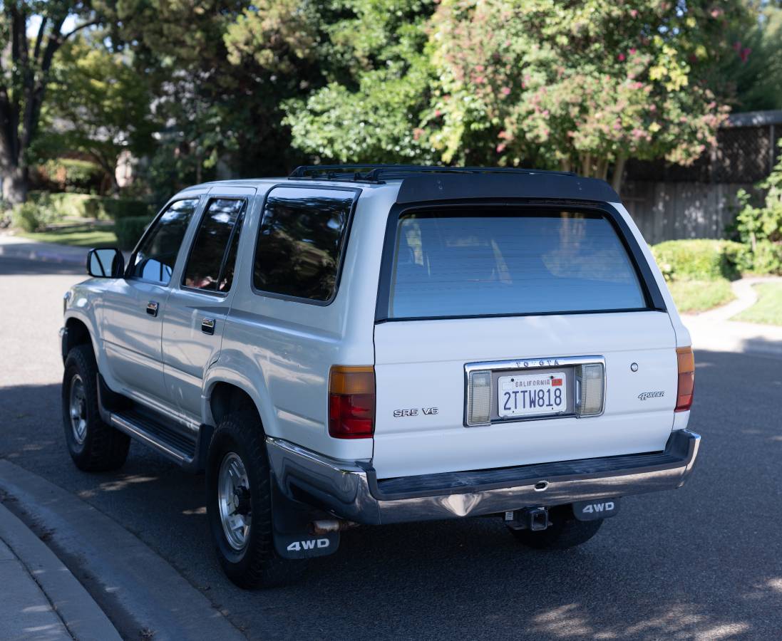 Toyota-4runner-sr5-4x4-1990-white-4