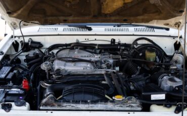 Toyota-4runner-sr5-4x4-1990-white-5