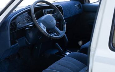 Toyota-4runner-sr5-4x4-1990-white-7
