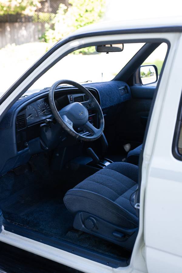 Toyota-4runner-sr5-4x4-1990-white-7
