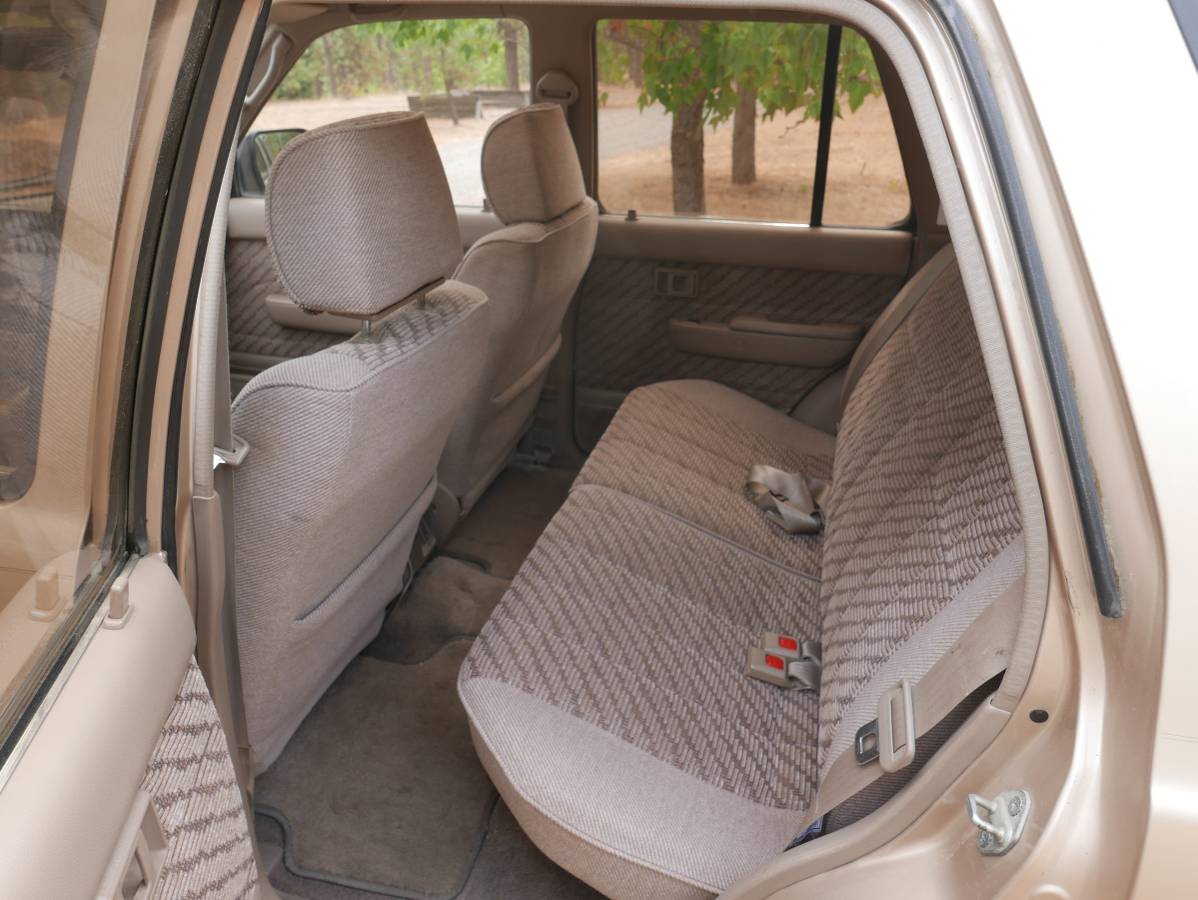 Toyota-4runner-sr5-4x4-1994-brown-4