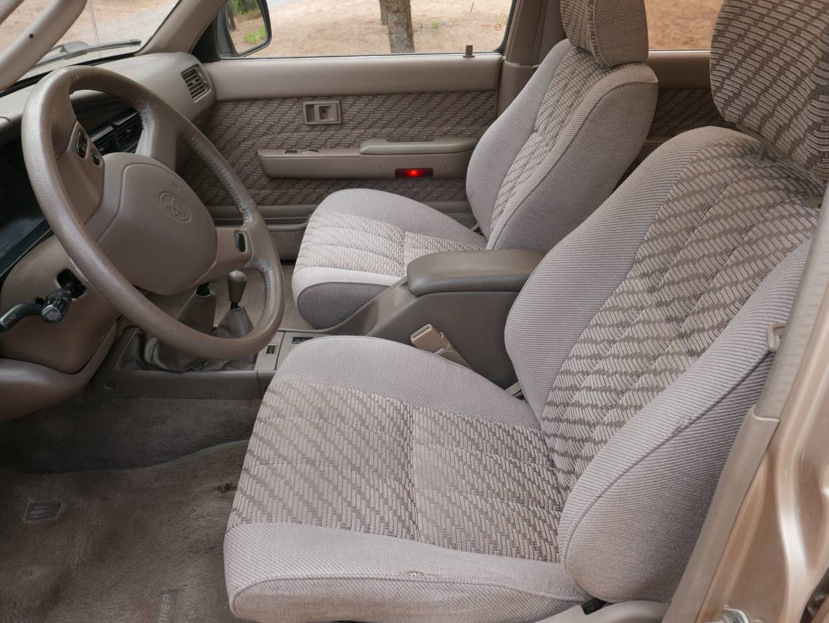 Toyota-4runner-sr5-4x4-1994-brown-5