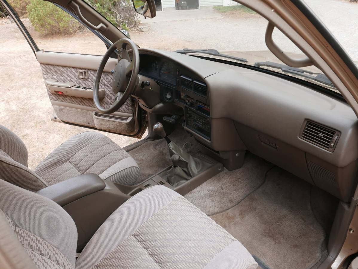 Toyota-4runner-sr5-4x4-1994-brown-6