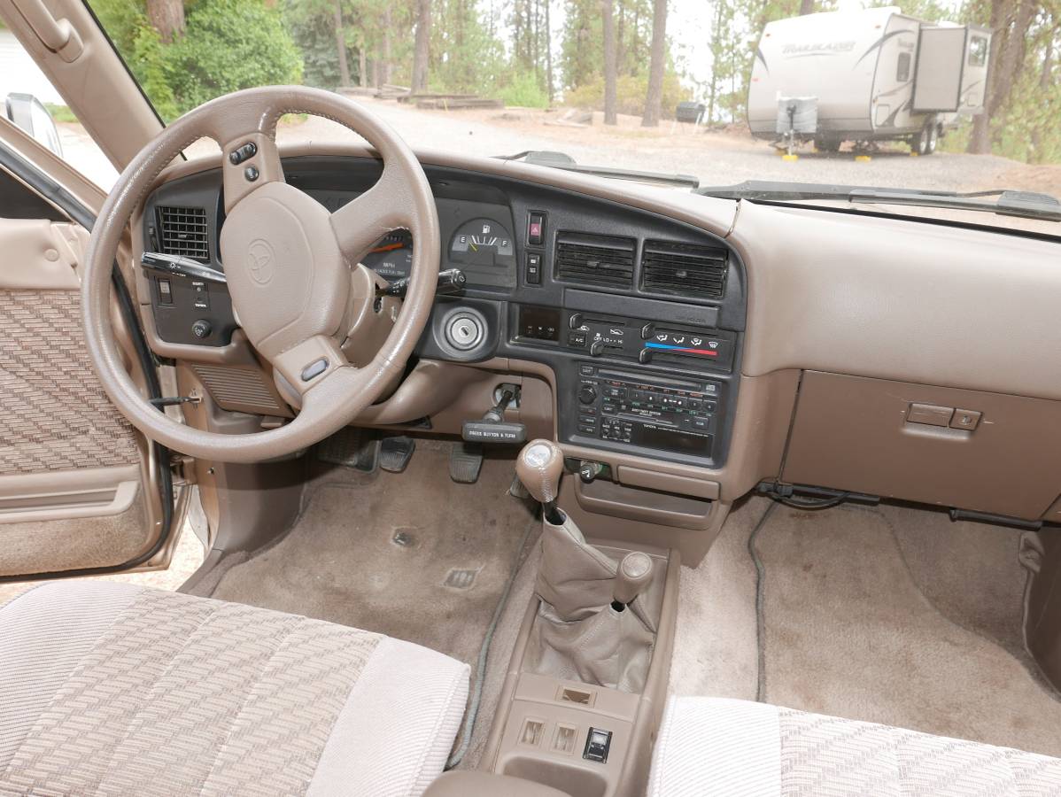 Toyota-4runner-sr5-4x4-1994-brown-7