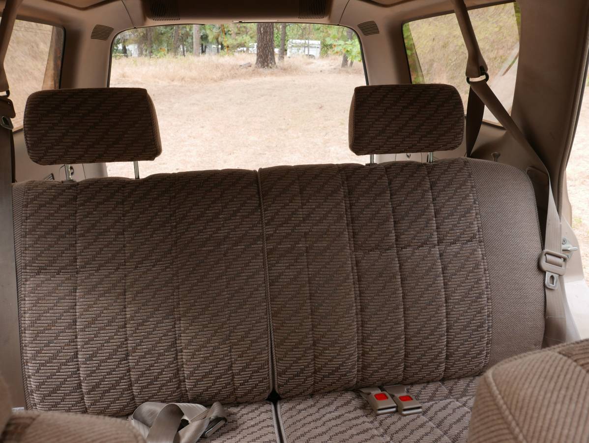 Toyota-4runner-sr5-4x4-1994-brown-8