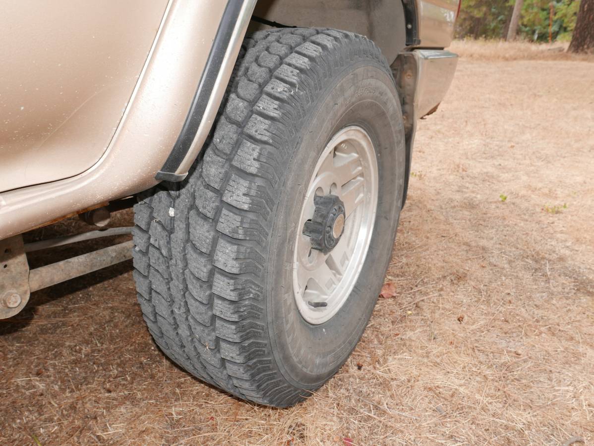 Toyota-4runner-sr5-4x4-1994-brown-9